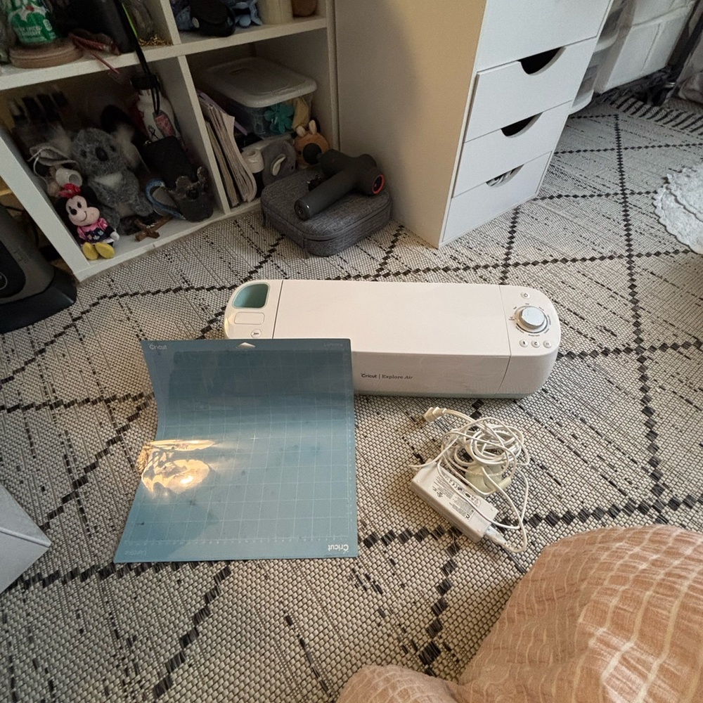 Cricut Explore Air 2 Cutting Machine with Accessories